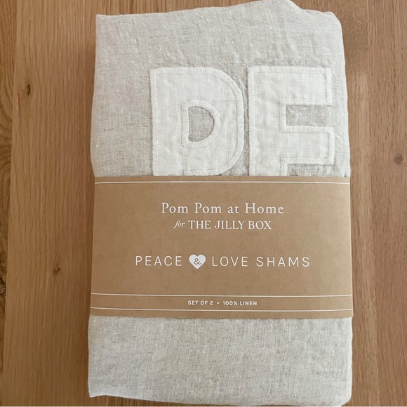 POM POM AT HOME: PEACE AND LOVE PILLOW SHAM SET (2 shams) from the Jilly Box - Picture 5 of 5